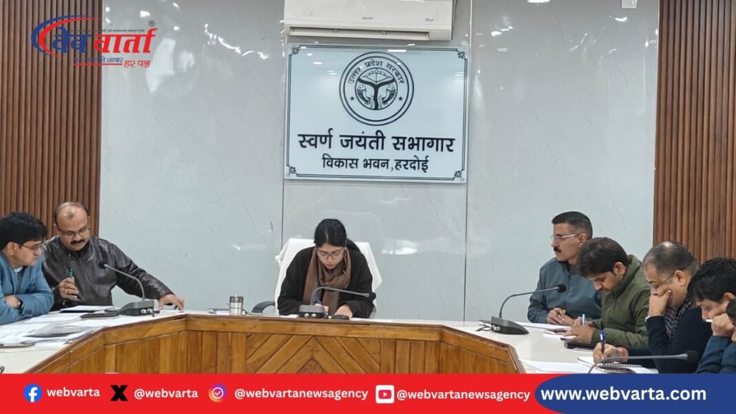 Uttar Pradesh Divas Samiksha Baithak Hardoi मुख्य विकास अधिकारी उत्तर प्रदेश दिवस तैयारियों की समीक्षा बैठक में