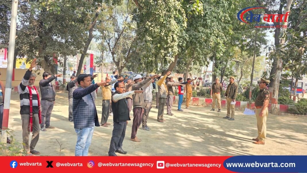 हरदोई कोतवाली देहात पुलिस ने हिस्ट्रीशीटर अपराधियों को अपराध से दूर रहने की चेतावनी दी।