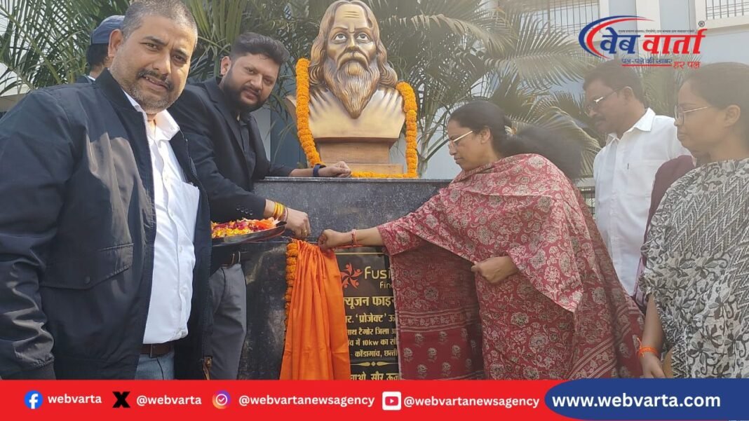 कोण्डागांव जिला अस्पताल में सोलर प्रोजेक्ट के उद्घाटन के दौरान विधायक लता उसेंडी