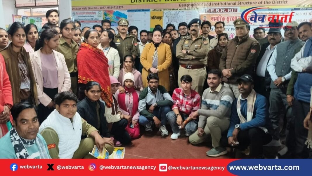 lalitpur-aapda-mitra-road-safety-disaster-management-training ललितपुर में राष्ट्रीय सड़क सुरक्षा माह के दौरान आपदा मित्रों का प्रशिक्षण