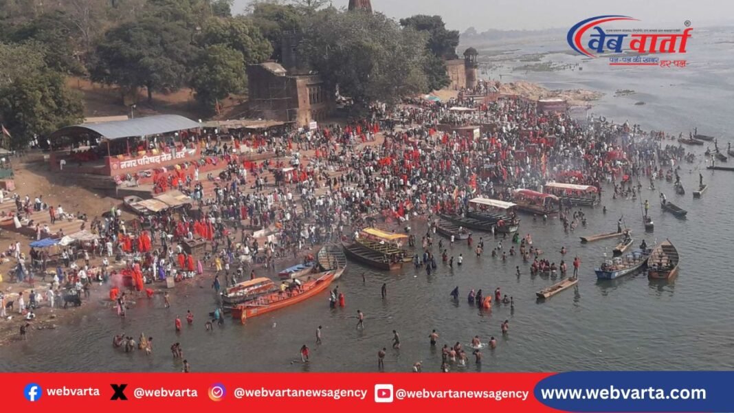 हरदोई के मेहंदी घाट पर मौनी अमावस्या पर श्रद्धालुओं ने गंगा में डुबकी लगाकर पुण्य अर्जित किया।