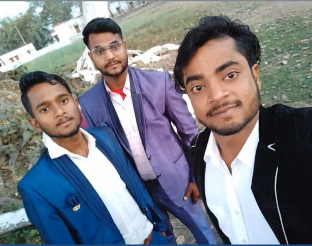 कुशीनगर में एनएच-28 पर भीषण हादसा, तीन युवकों की मौत, चार गंभीर घायल 1 2602081229109422 20260208122910 2