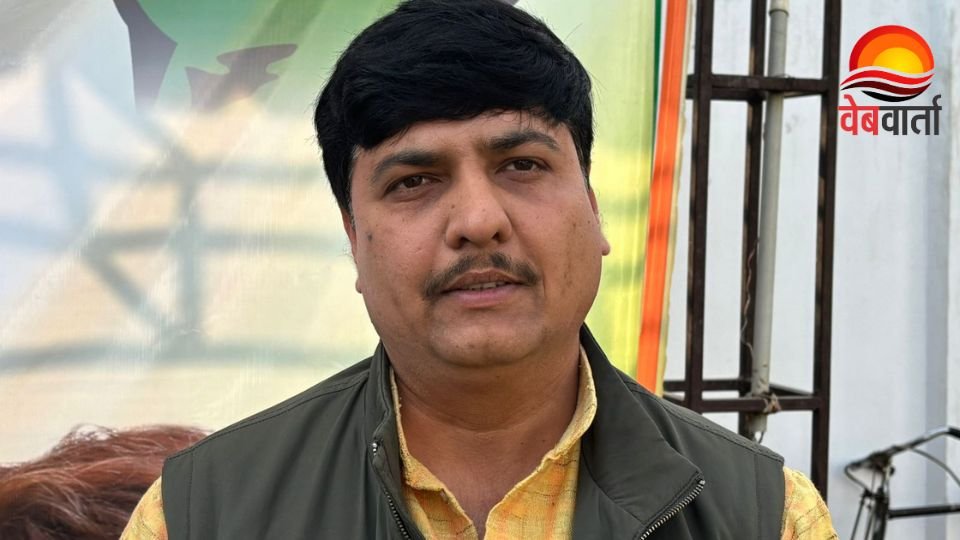 हरदोई में यूपी बजट पर प्रतिक्रिया देते आशीष सिंह