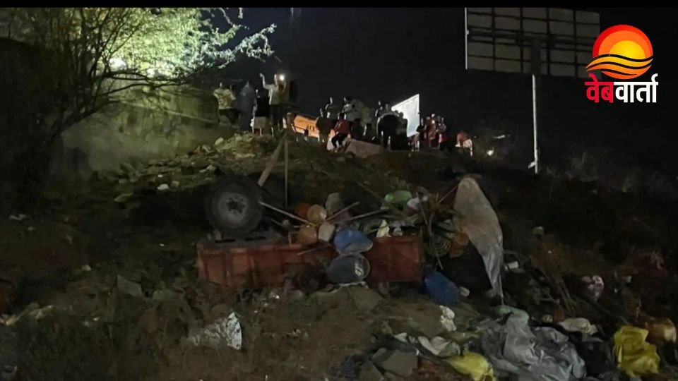 कर्नाटक बागलकोट में ट्रैक्टर ट्रॉली पलटने का हादसा