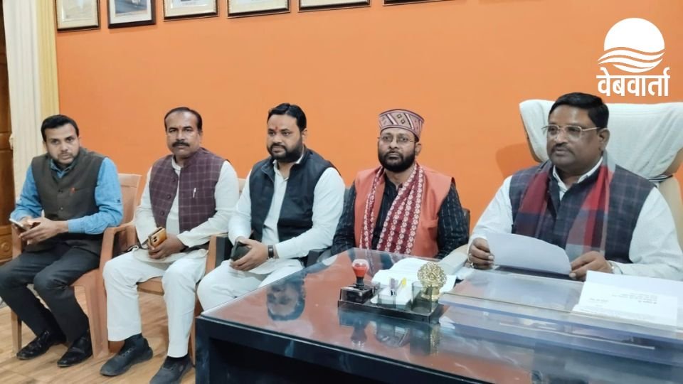 बलरामपुर में केंद्रीय बजट 2026-27 पर प्रेस वार्ता करते विधायक पल्टूराम