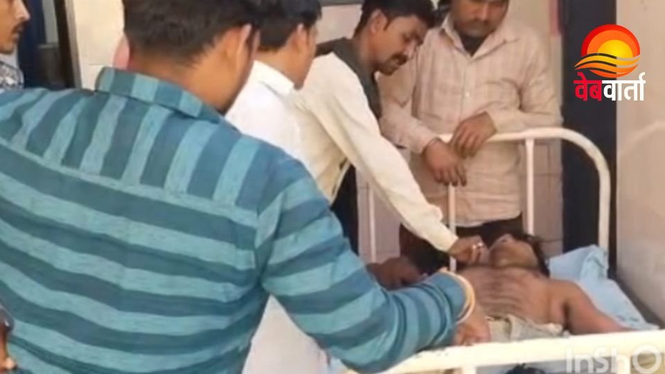 जलालाबाद में चारा काटते समय मधुमक्खियों के हमले में घायल ग्रामीण