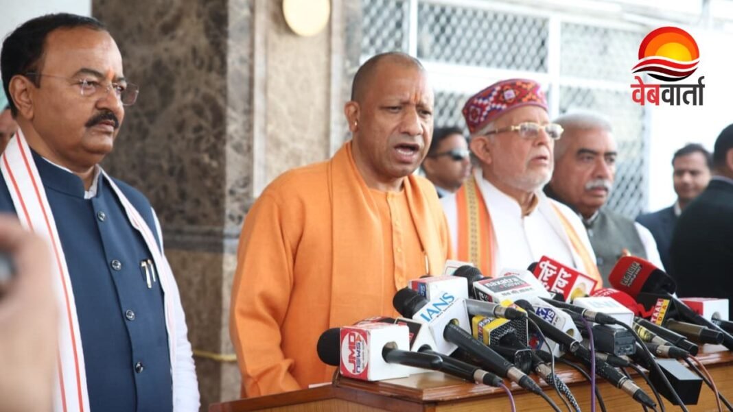 बजट सत्र से पहले मीडिया से बातचीत करते मुख्यमंत्री योगी आदित्यनाथ