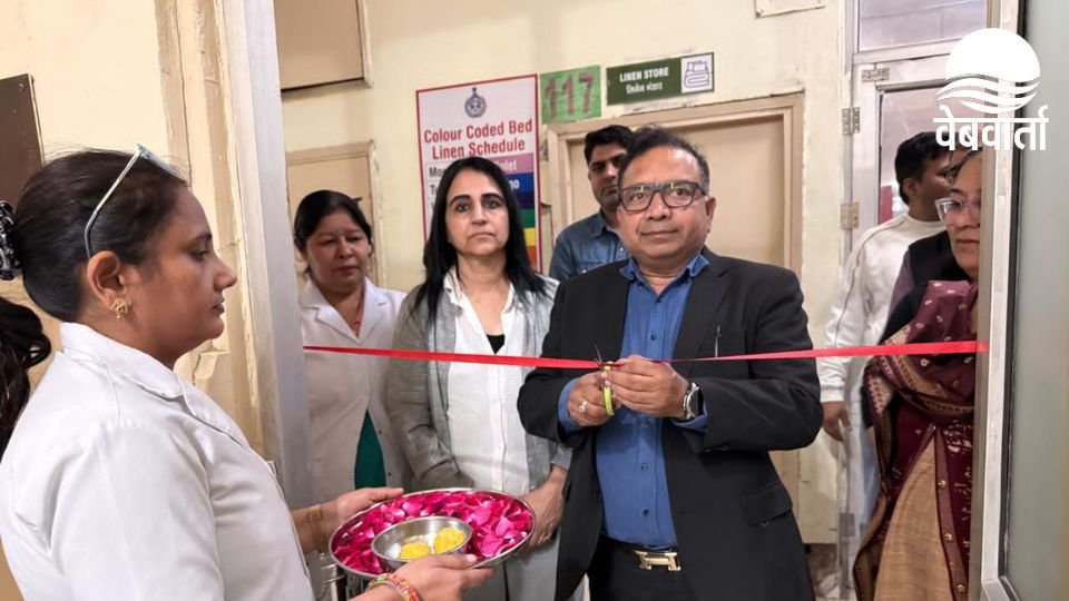 सोनीपत सिविल अस्पताल में डे-केयर कैंसर सेंटर का उद्घाटन करते उपायुक्त