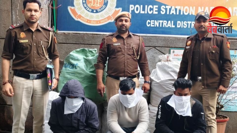 ई-कॉमर्स चोरी गिरोह का खुलासा करती दिल्ली पुलिस