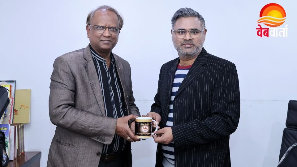 Dr Harish Chandra with Sr. Journalist Irfaan Sheikh1