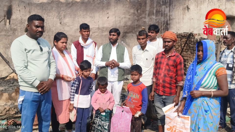 Fire Accident in Hathora Village Hardoi हरदोई के हथौड़ा गांव में आग से जले मकानों का दृश्य