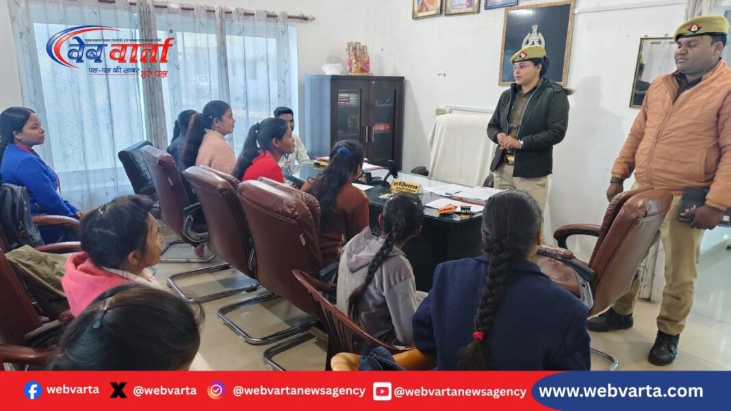 हरदोई में SPEL फेज-3 के तहत छात्रों को पुलिस प्रशिक्षण