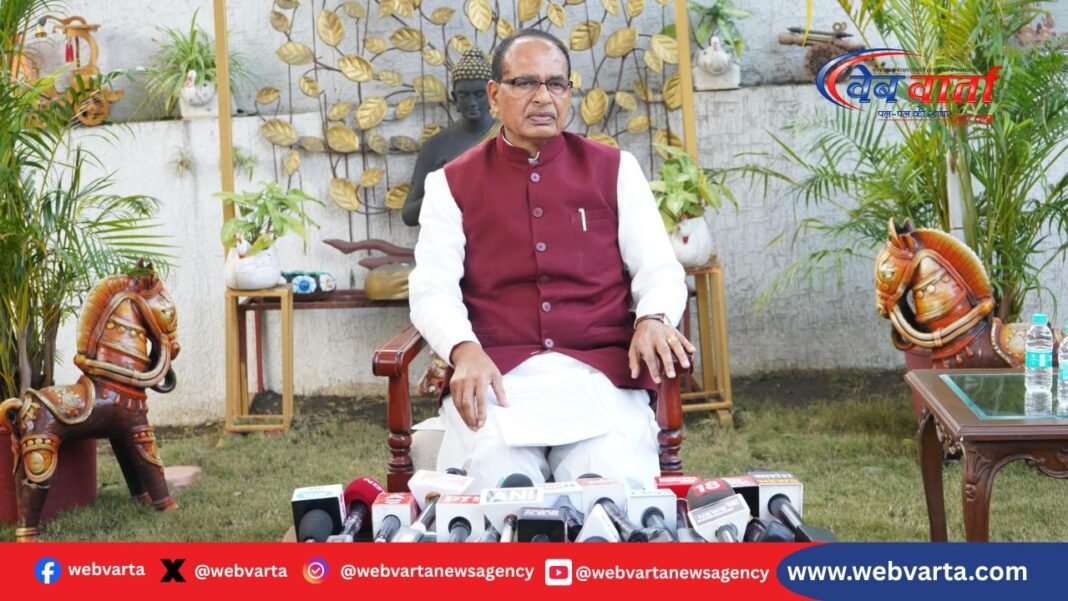 भारत-अमेरिका ट्रेड डील पर प्रेस वार्ता करते केंद्रीय मंत्री शिवराज सिंह चौहान