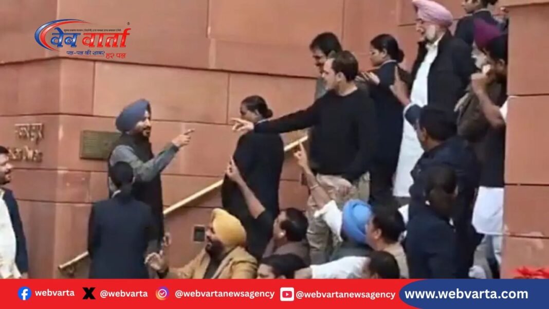 संसद परिसर में राहुल गांधी और रवनीत सिंह बिट्टू के बीच नोकझोंक