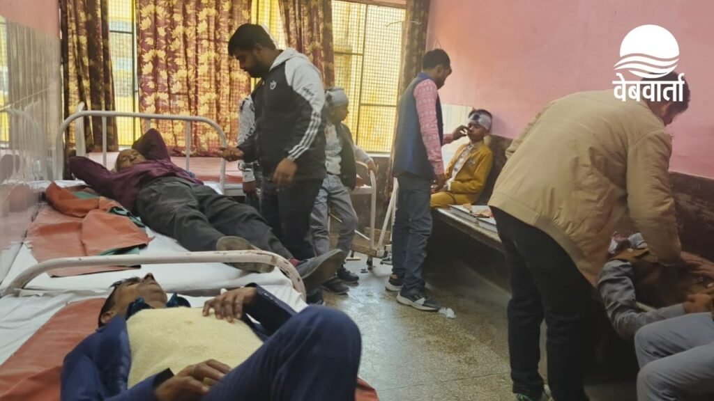 शाहजहांपुर में दर्दनाक सड़क हादसा: तिलक समारोह में जा रही अर्टिगा डंपर से टकराई, 2 की मौत, 9 गंभीर घायल 1 Shahjahanpur Road Accident Dumper Ertiga1