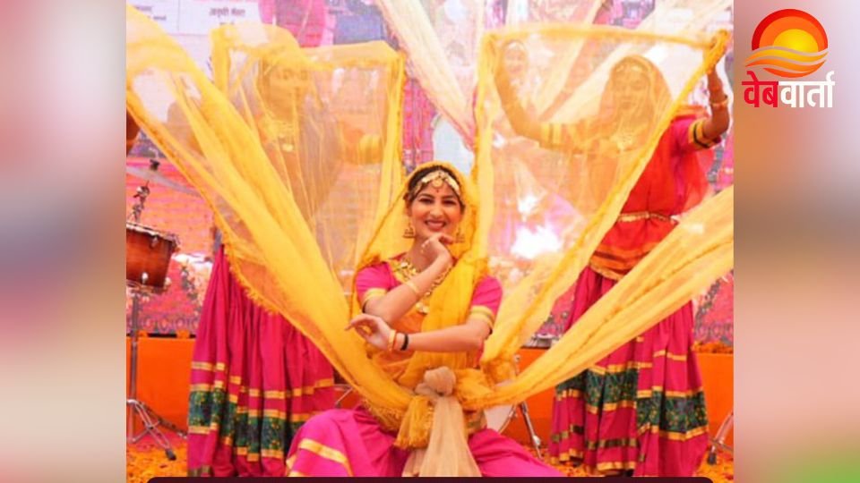 Siddharthnagar India Nepal Friendship Festival 2026 सिद्धार्थनगर में आयोजित भारत-नेपाल मैत्री महोत्सव में सांस्कृतिक कार्यक्रम प्रस्तुत करते कलाकार