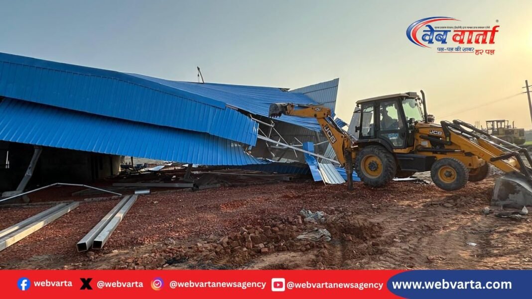 सोनीपत के गांव जवाहरी में अवैध कॉलोनियों पर चला बुलडोजर