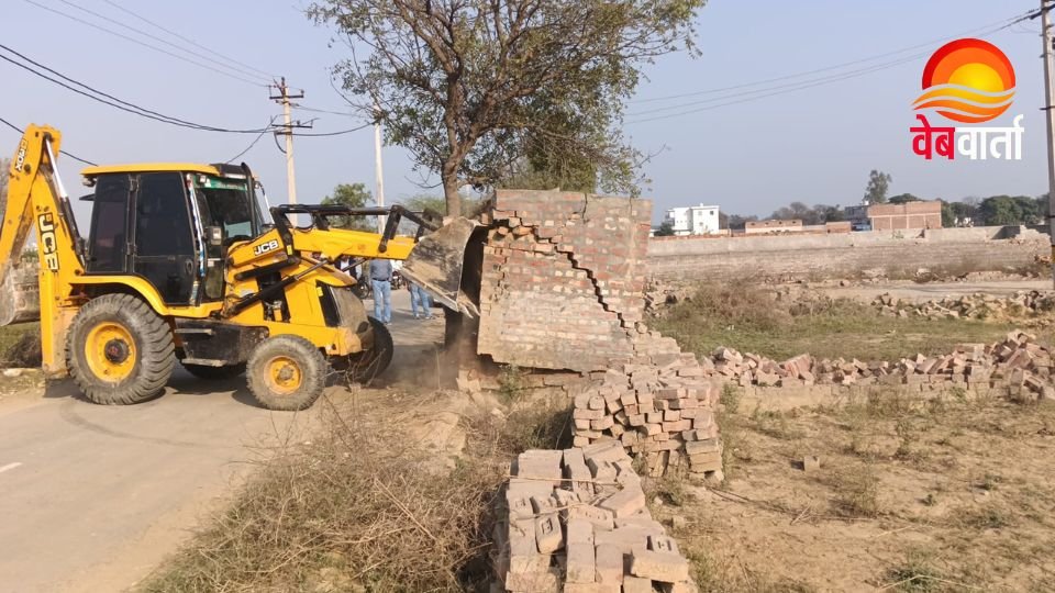 Sonipat Illegal Colony Demolition Drive 2026 सोनीपत गांव गुढ़ा में अवैध कॉलोनी पर बुलडोजर कार्रवाई