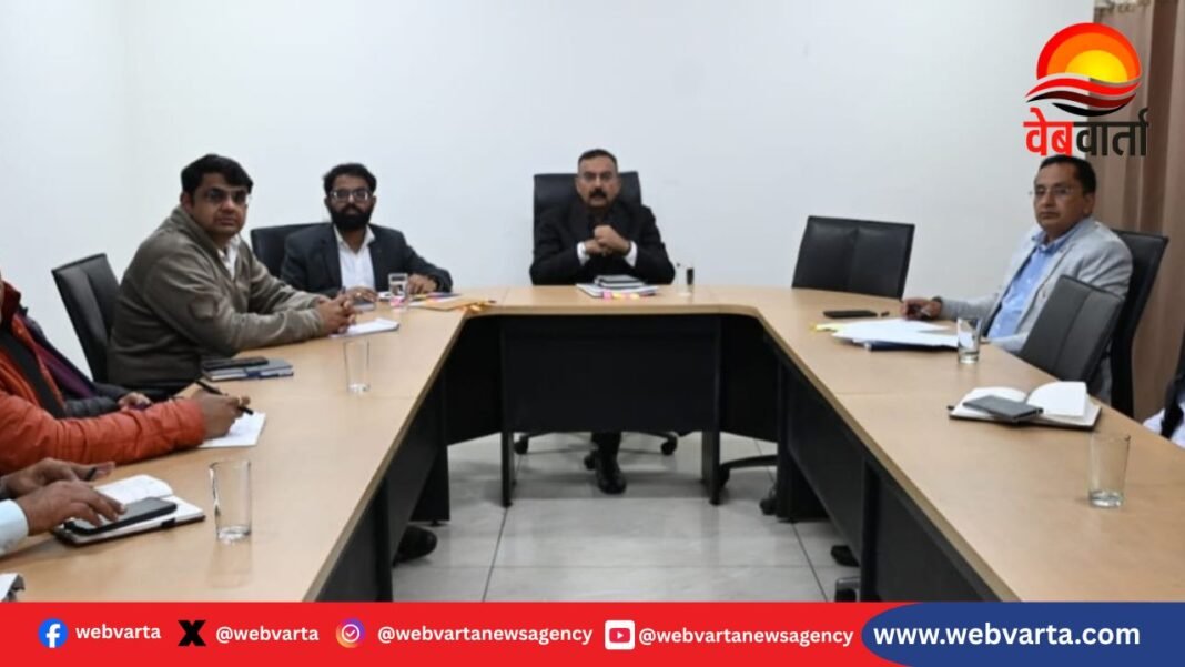 सोनीपत में निकाय चुनाव की तैयारियों की समीक्षा बैठक करते आयोग आयुक्त