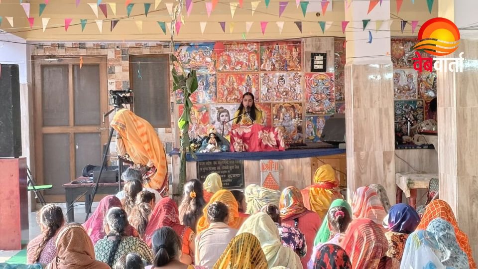 Yogeshwar Dham Bhagwat Katha Hardoi-2 योगेश्वर धाम हरदोई में सुदामा चरित्र और कंस वध की कथा का दृश्य