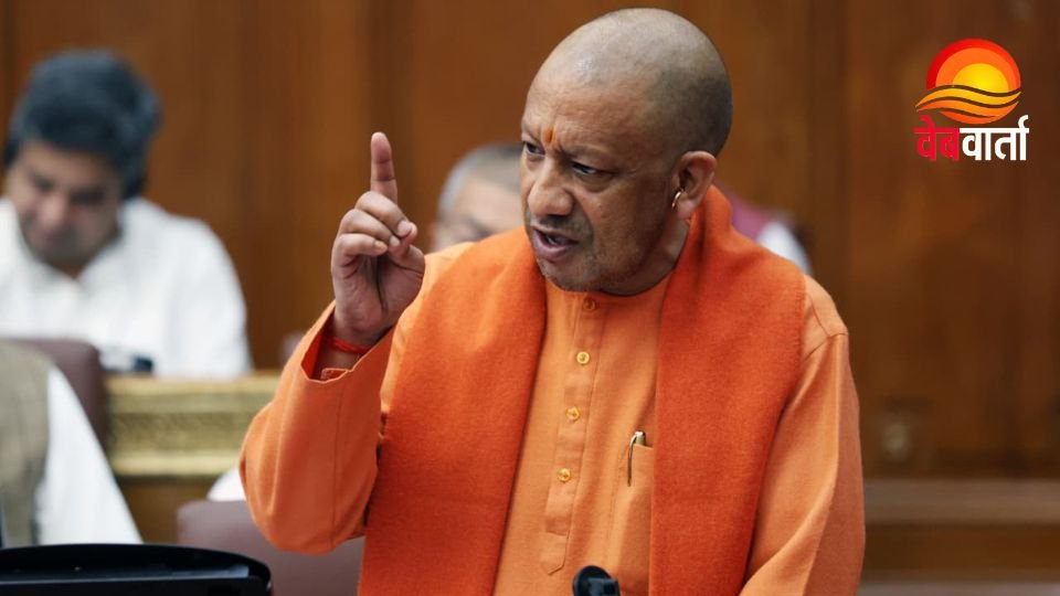 विधान परिषद में बजट सत्र के दौरान मुख्यमंत्री योगी आदित्यनाथ संबोधित करते हुए