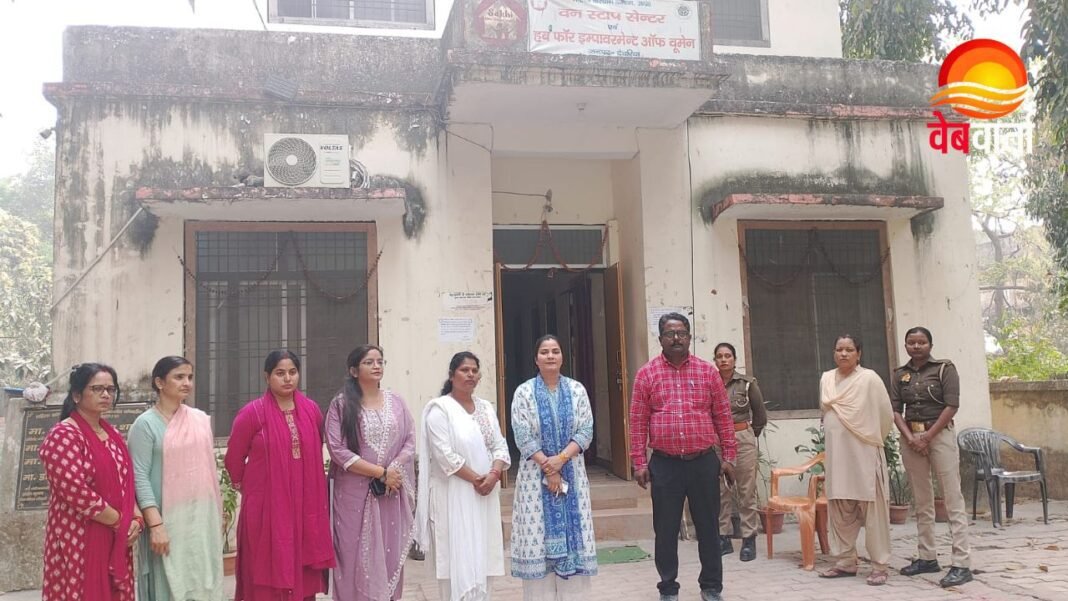 Deoria One Stop Centre Inspection पीड़ित महिलाओं की सुरक्षा की समीक्षा