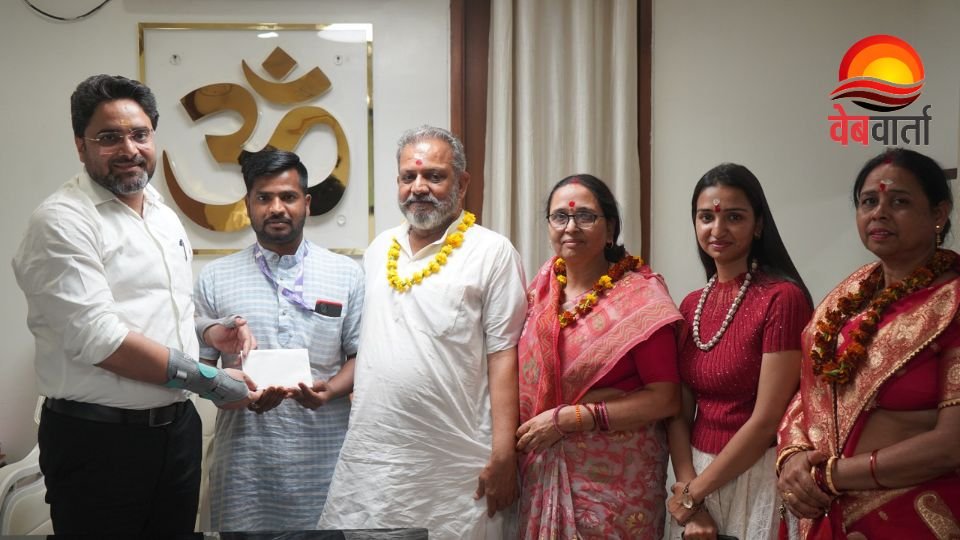 भूलवश अधिक जमा धनराशि लौटाई गई श्री काशी विश्वनाथ धाम में श्रद्धालु को राशि वापसी