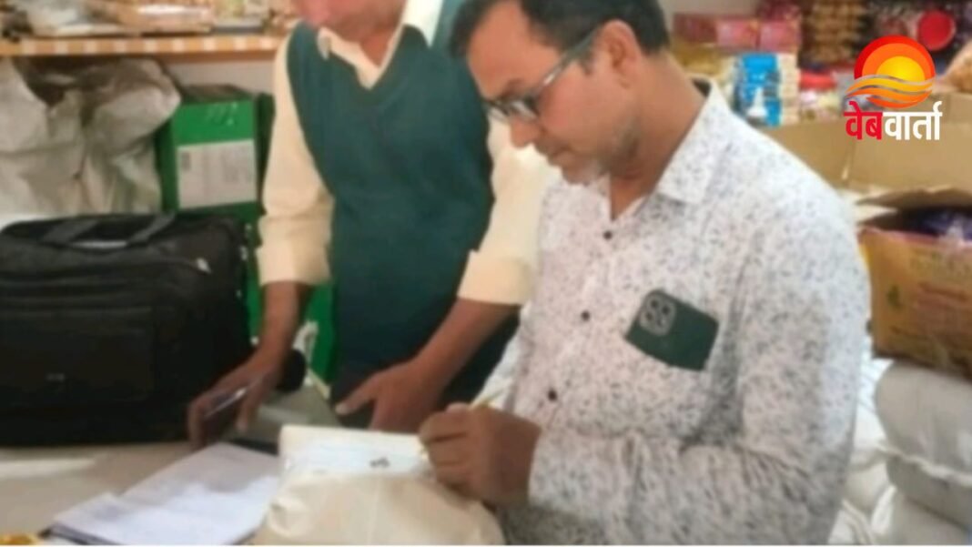 Food Safety Raid Siddharthnagar Before Holi Food Safety Raid Siddharthnagar जांच के दौरान सिद्धार्थनगर में मिठाई की जांच