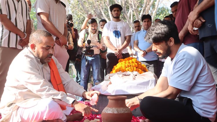 Harish Dead: 'जहां भी रहिए, आपको भगवान का आशीर्वाद', पिता Harish Dead: 'जहां भी रहिए, आपको भगवान का आशीर्वाद', पिता ने कहे ये शब्द; हरीश के दर्द से दाहक भी नहीं अंजान