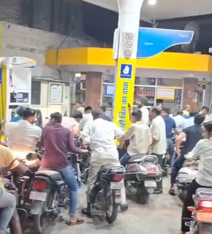 जालोर में पेट्रोल पंप पर लंबी कतार और अफरा-तफरी