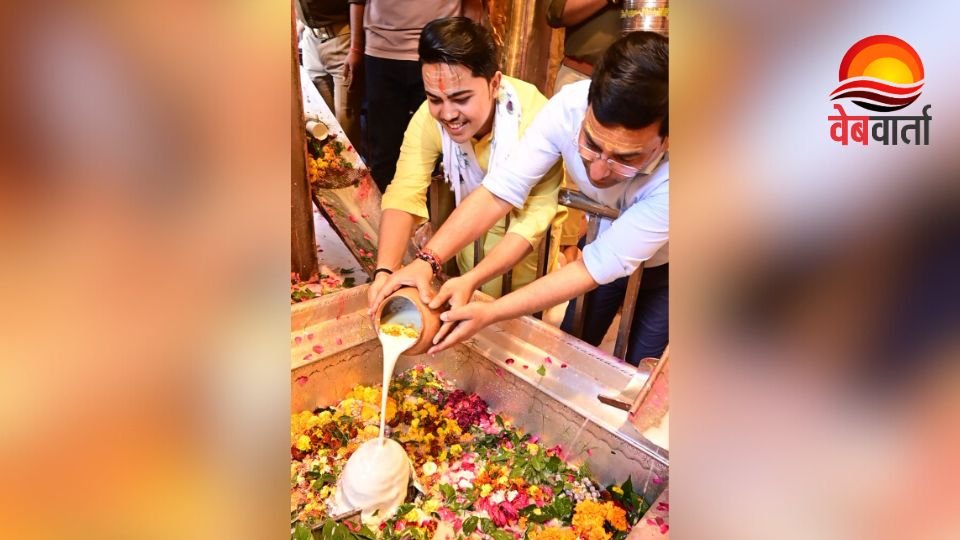 विंध्यवासिनी धाम से श्री काशी विश्वनाथ को लस्सी की पावन भेंट गर्भगृह में अर्पित