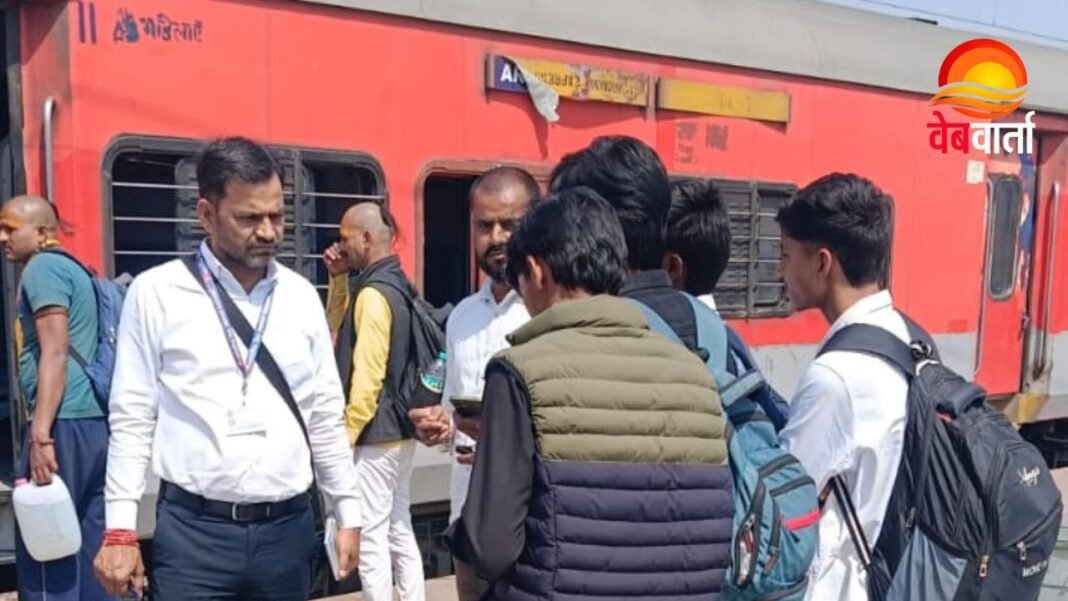 Lucknow Railway Ticket Checking Drive में बिना टिकट यात्रियों पर कार्रवाई