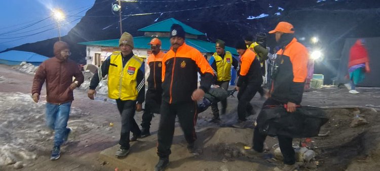 Kedarnath: दो तीर्थयात्रियों का अचानक हुआ स्वास्थ्य खराब, एसडीआरएफ ने समय रहते पहुंचाया अस्पताल
