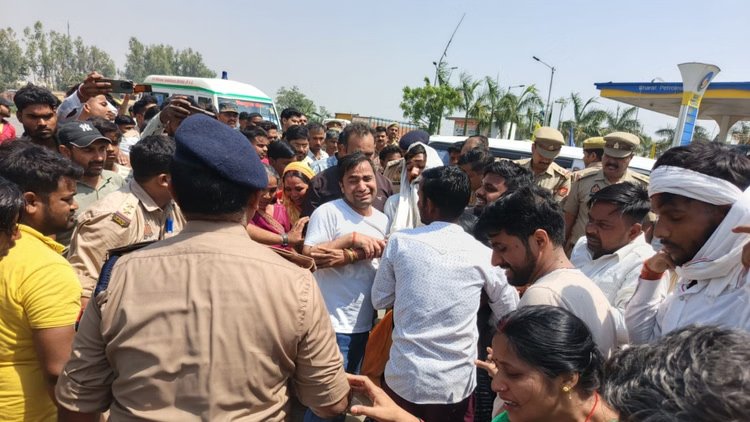 Lakhimpur Kheri: ससुराल में फंदे से लटका मिला युवक का शव, परिजनों ने जताई हत्या की आशंका