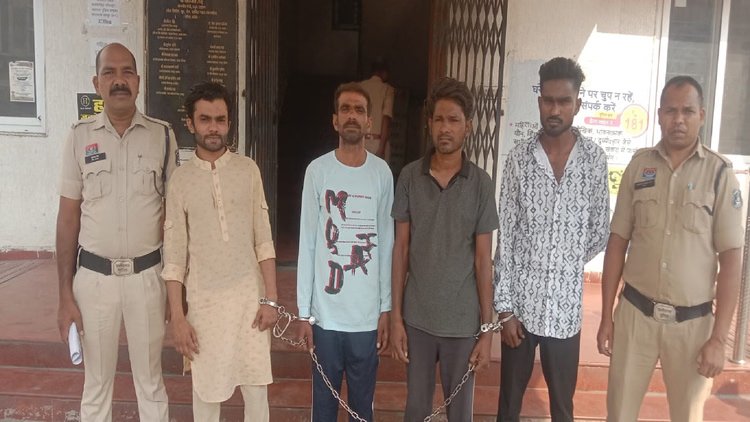 Raipur News: रायपुर में सघन चेकिंग अभियान, हथियार और अड्डेबाजी Raipur News: रायपुर में सघन चेकिंग अभियान, हथियार और अड्डेबाजी करने वालों पर पुलिस ने की कार्रवाई