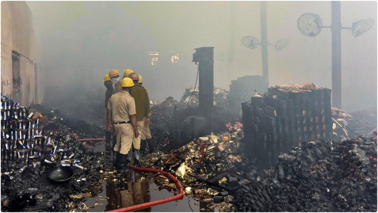 West Bengal: दक्षिण 24 परगना में गोदाम में भीषण आग, अब तक आठ लोगों की मौत, बढ़ सकती है संख्या