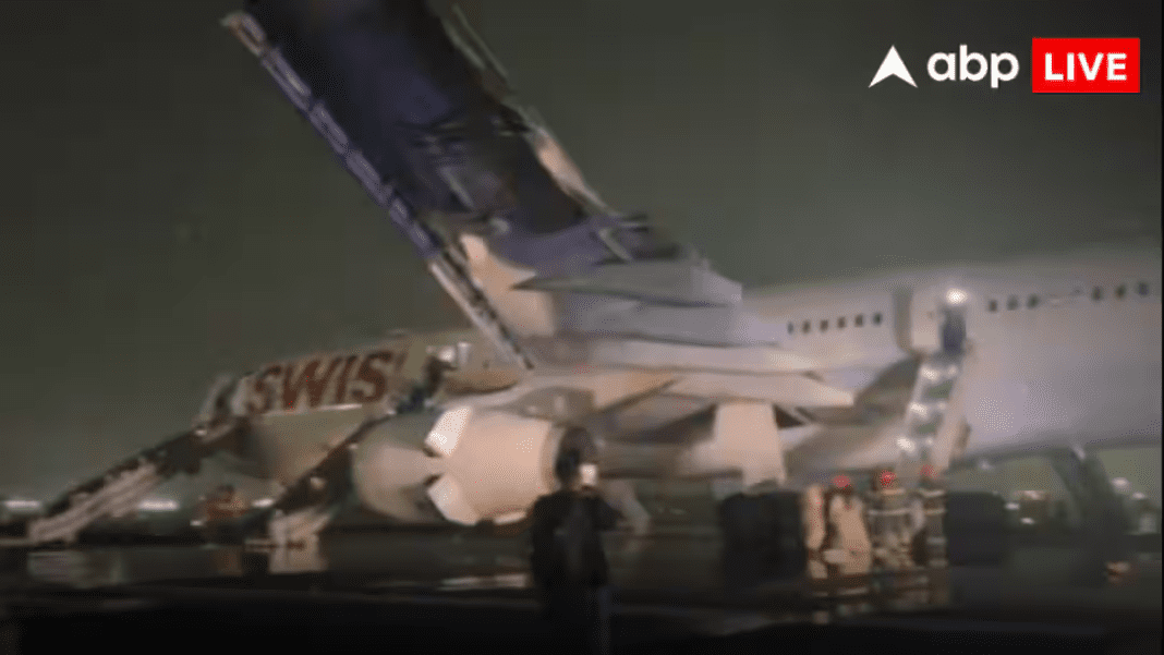 दिल्ली हवाई अड्डे पर आपातकाल के दौरान धुआं निकलते विमान और बचाव कार्य का दृश्य