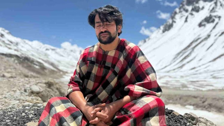 Badrinath: धाम में आज से लगेगा धीरेंद्र शास्त्री का दिव्य दरबार, पांच दिवसीय आयोजन को लेकर लोगों में उत्साह