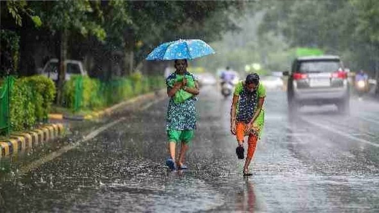 CG Weather Update: राजधानी रायपुर में जमकर बरसे बदरा, तेज अंधड़ के साथ हुई मुसलाधार बारिश