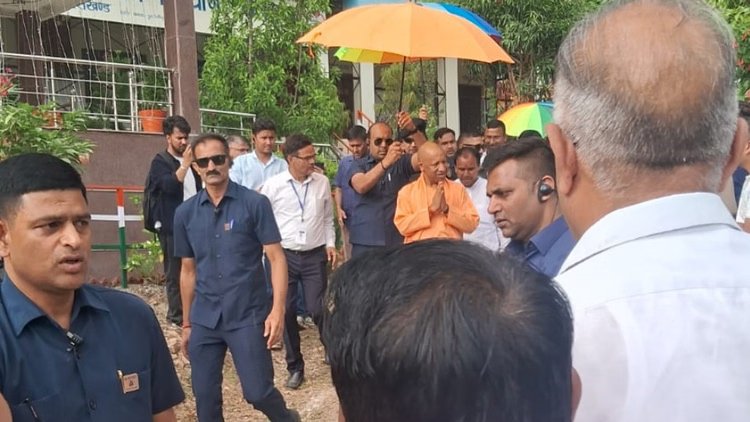 Dehradun: अपने पैतृक गांव में बोले यूपी के सीएम योगी- पलायन से खेत ही नहीं, संस्कृति और विरासत भी हो रही बंजर