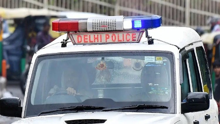 Delhi: एयरफोर्स अफसर बनकर व्यापारियों को बनाते शिकार, पुलिस ने साइबर ठग गिरोह का किया पर्दाफाश, चार दबोचे