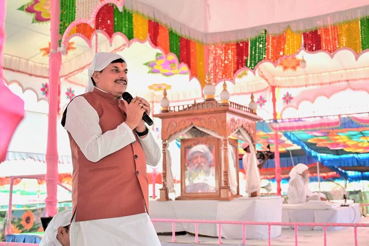 Ujjain: जय गुरुदेव आश्रम बना आस्था का महासागर! CM मोहन यादव बोले- चिरकाल तक मिलता रहे गुरुदेव का आशीर्वाद