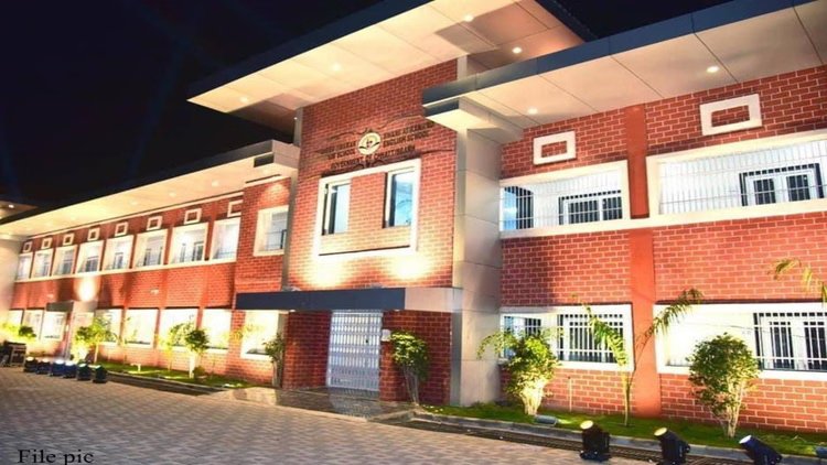 CG: छात्र और पालकगण ध्यान दें; 16 जून से ही CG: छात्र और पालकगण ध्यान दें; 16 जून से ही खुलेंगे स्कूल; एक जुलाई से शुरू होने की सूचना है फर्जी और भ्रामक