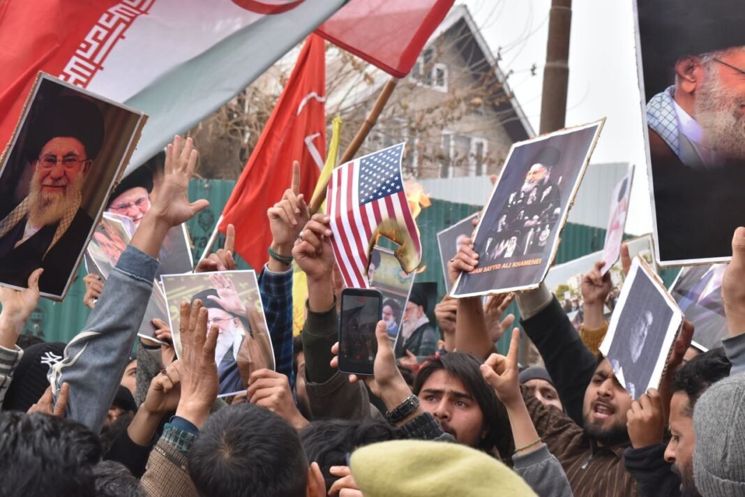 Iran Superpower Analysis ईरान कैसे बना महाशक्ति विषय पर तनवीर जाफ़री का विश्लेषणात्मक लेख
