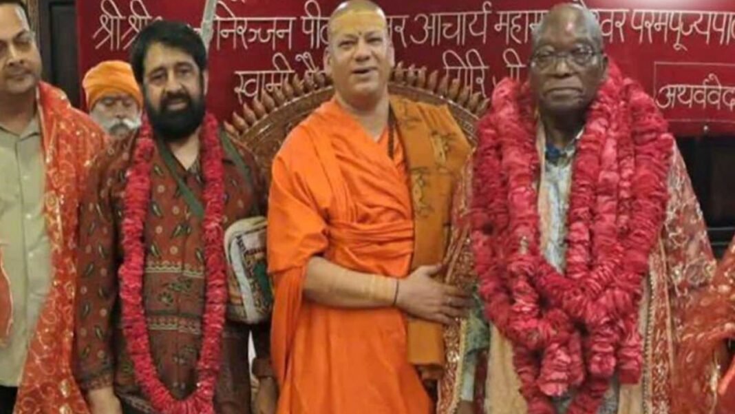Jacob Zuma Haridwar Visit Jacob Zuma Haridwar Visit के दौरान दक्षिण काली मंदिर में पूजा-अर्चना करते दक्षिण अफ्रीका के पूर्व राष्ट्रपति