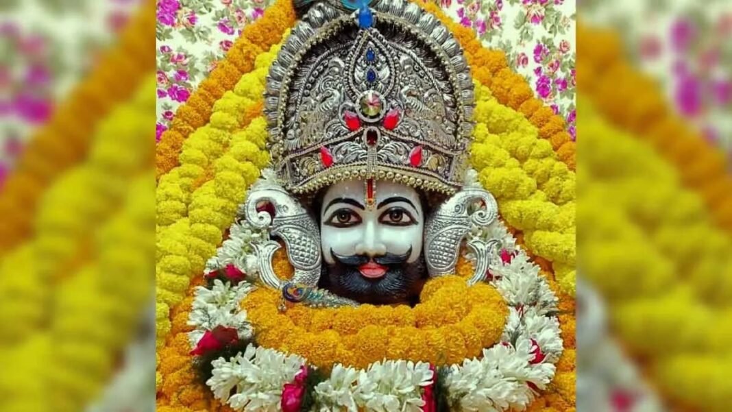 Khatu Shyam Nirjala Ekadashi Mela 2026 Khatu Shyam Nirjala Ekadashi Mela 2026 में खाटूश्यामजी मंदिर में बाबा श्याम के दर्शन के लिए उमड़ी श्रद्धालुओं की भीड़