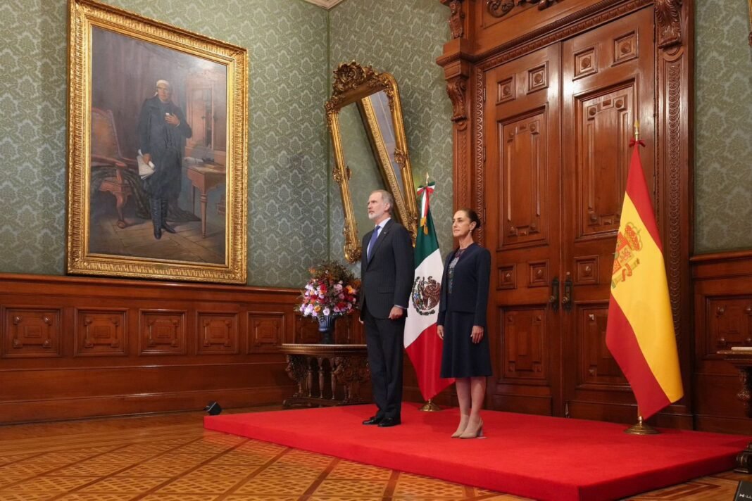 Mexico’s Sheinbaum Meets Spain’s King Felipe VI at National Palace Mexican President Claudia Sheinbaum welcomes Spain's King Felipe VI during a diplomatic meeting