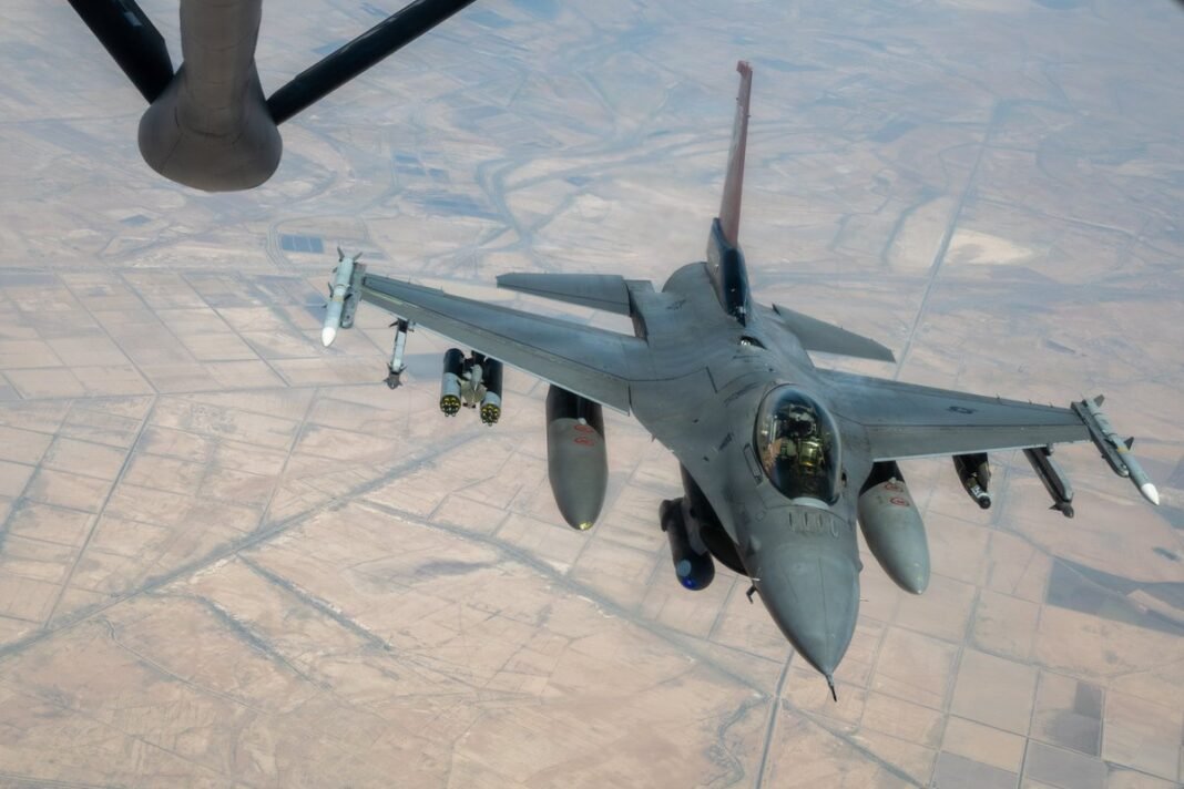 US Strikes on Iran US Strikes on Iran होर्मुज़ जलडमरूमध्य के पास ईरान के सैन्य ठिकानों पर अमेरिकी कार्रवाई