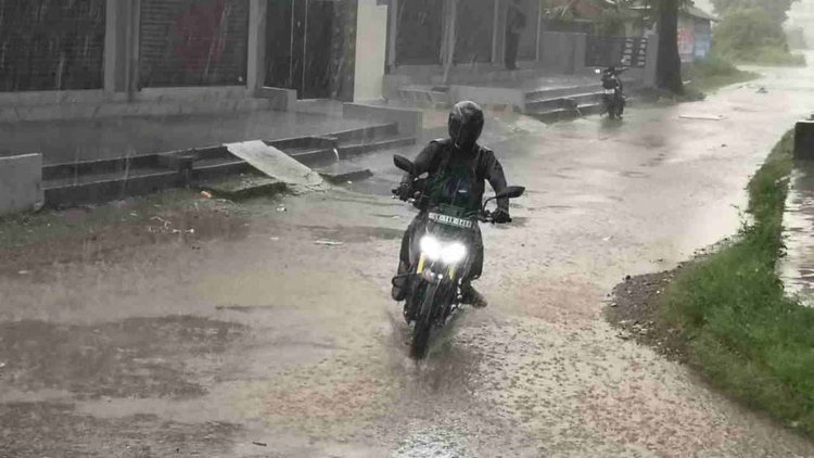 Uttarakhand Weather: घंटे भर बारिश, छह डिग्री गिरा पारा, चलेंगी Uttarakhand Weather: घंटे भर बारिश, छह डिग्री गिरा पारा, चलेंगी तेज हवाएं, जानें 11 जून तक का मौसम अपडेट
