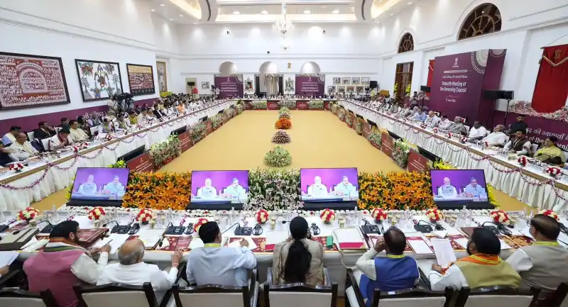 नीति आयोग की 11वीं गवर्निंग काउंसिल बैठक में प्रधानमंत्री नरेंद्र मोदी के साथ दिल्ली की मुख्यमंत्री रेखा गुप्ता।